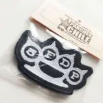 Vista detalle del Parche Bordado de Five Finger Death Punch