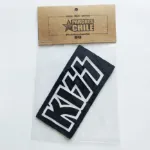 Empaque con el parche de Kiss dentro