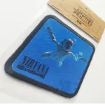 Empaque con el parche de Nirvana Nevermind