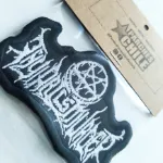 Vista detalle del Parche Bordado de Thy Art of Murder