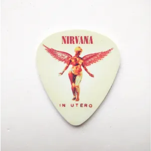 Uñeta impresa con la caratula de la banda de Nirvana in Utero